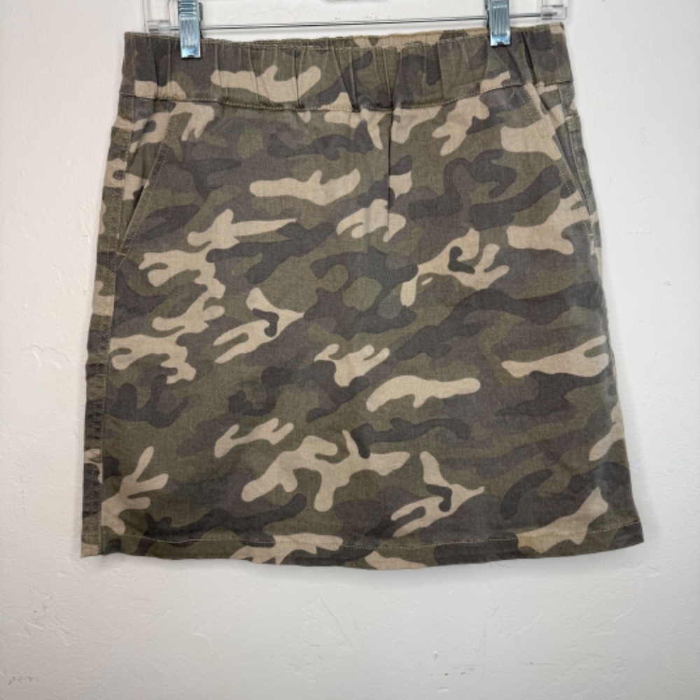 Boston Proper Pull On Camo Skort